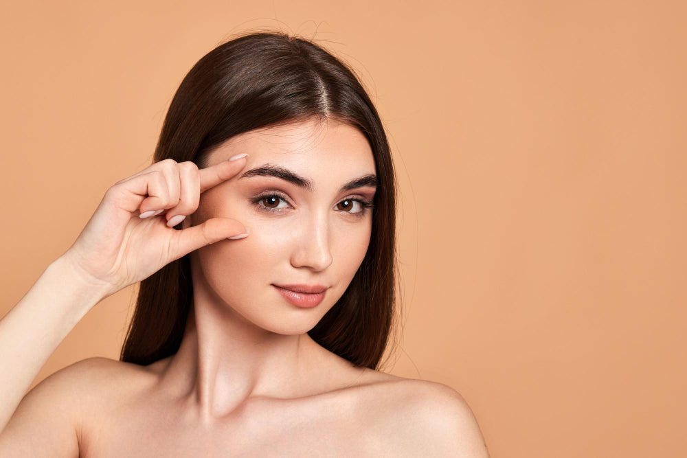 Cómo deshacerse de las ojeras, las bolsas y las arrugas debajo de los ojos con SB Dark Under Eye Corrector